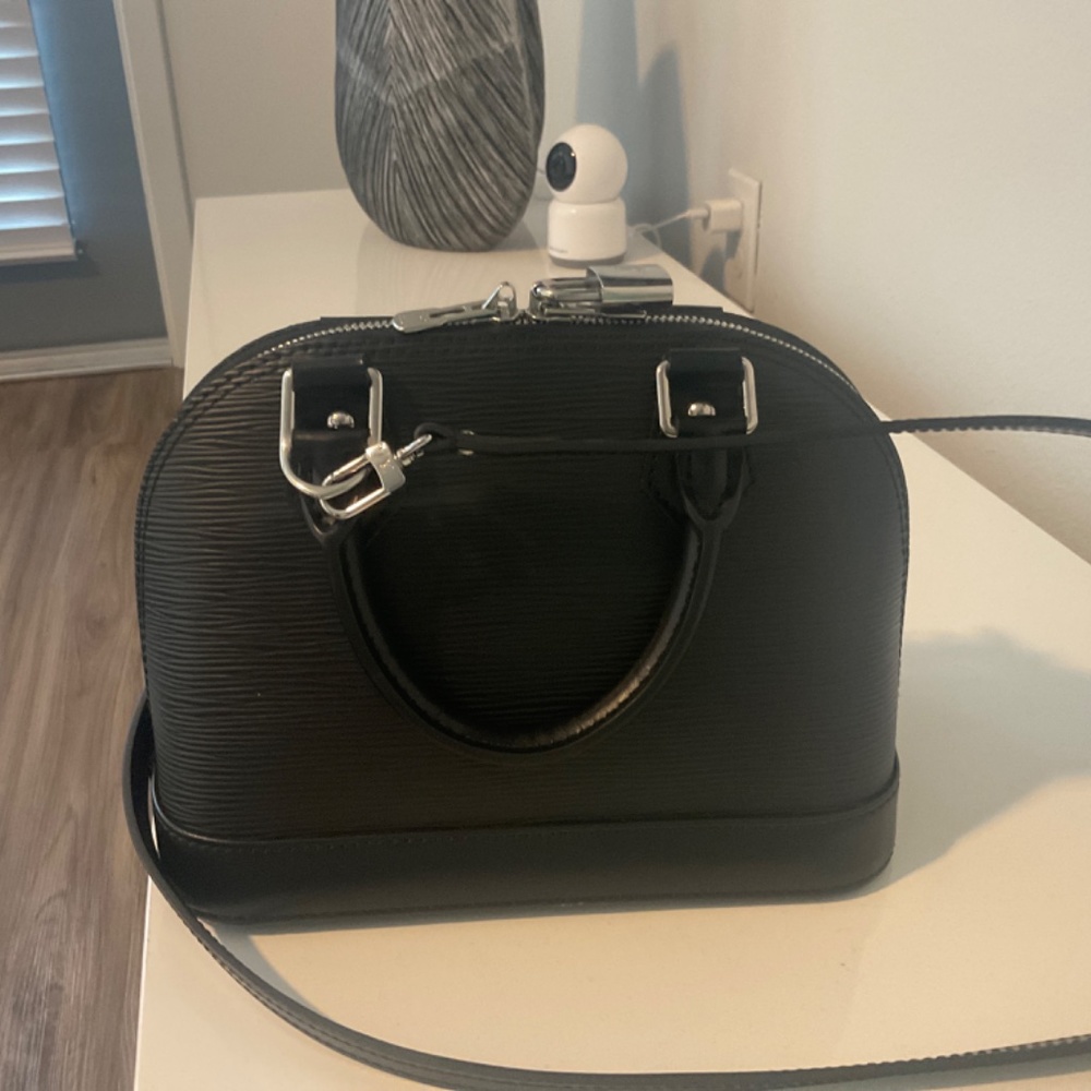 Louis Vuitton purse - Picture 2 of 3